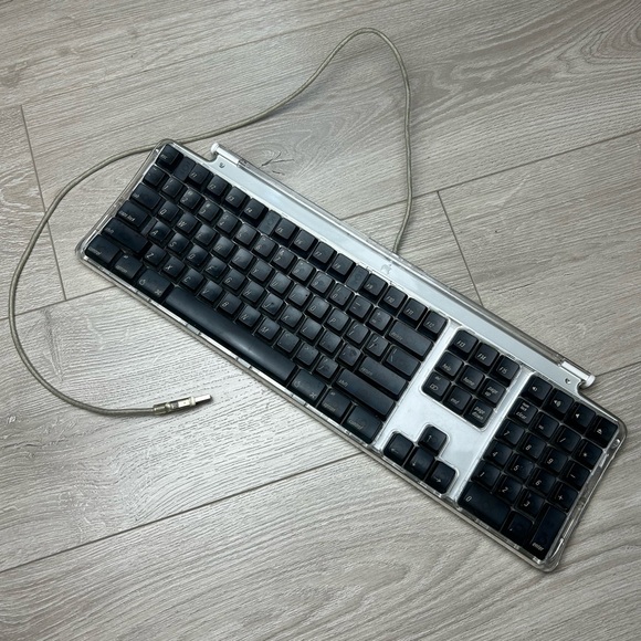 First Apple Pro Mechanical Keyboard - Picture 3 of 6